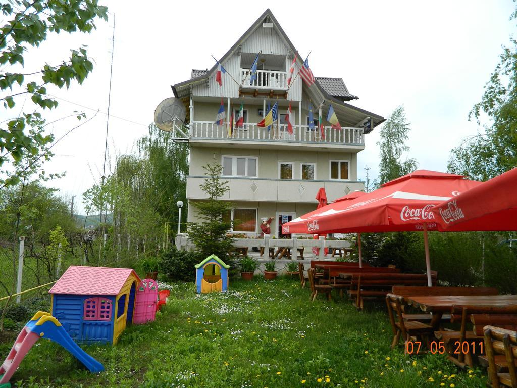 Hotel Vila Tom Cris Câmpina Exterior foto